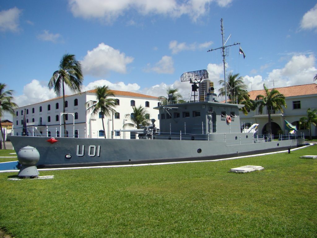 "Navio de pedra" usado na instrucão de marinheiros na EAMCE