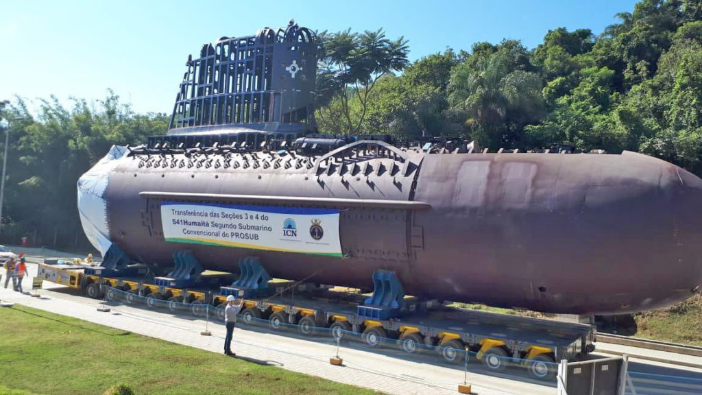 https://www.naval.com.br/blog/wp-content/uploads/2019/06/Transfer%C3%AAncia-das-se%C3%A7%C3%B5es-3-e-4-do-submarino-Humait%C3%A1-S-BR2-1024x576.jpg