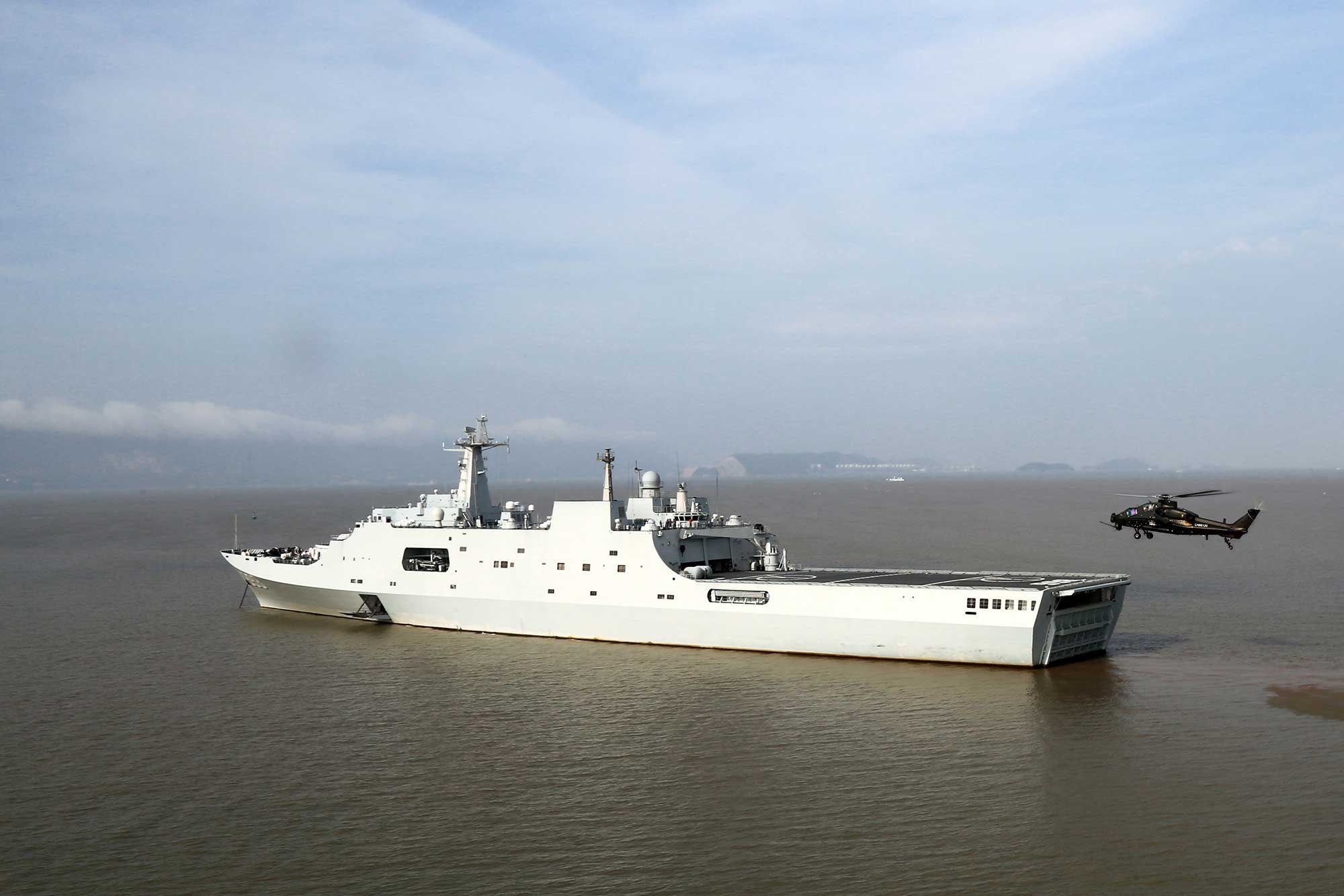 china type 071 landing ship