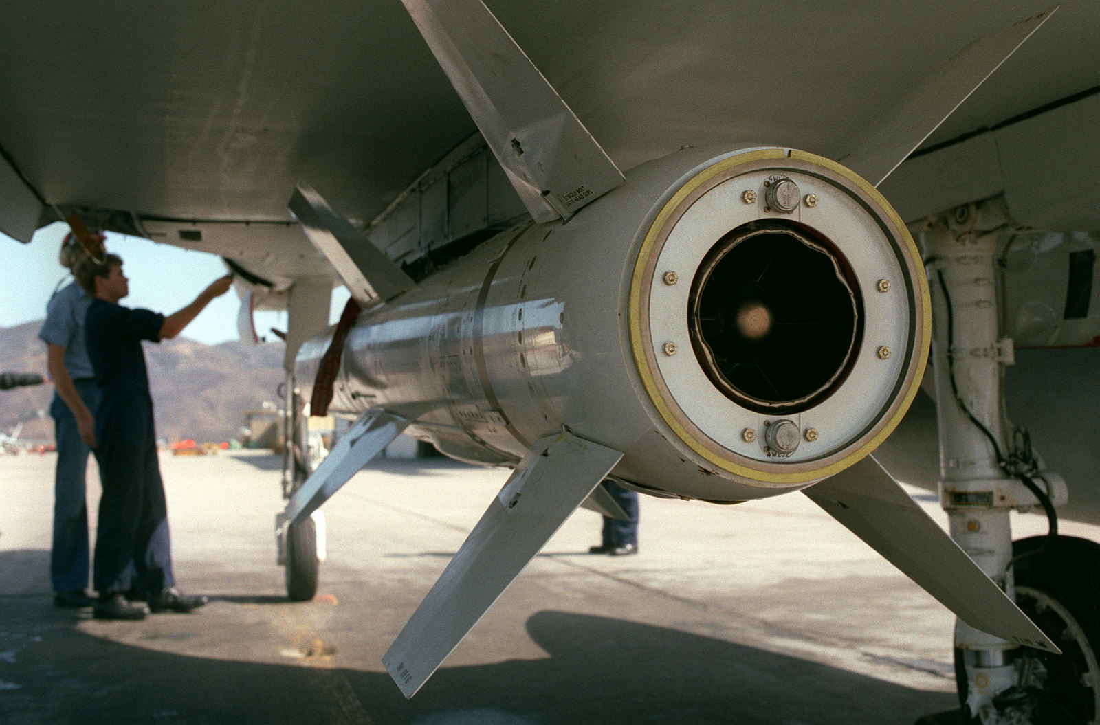 ARMADA DE BRASIL - Página 7 TA-4F-com-RGM-84-Harpoon-2