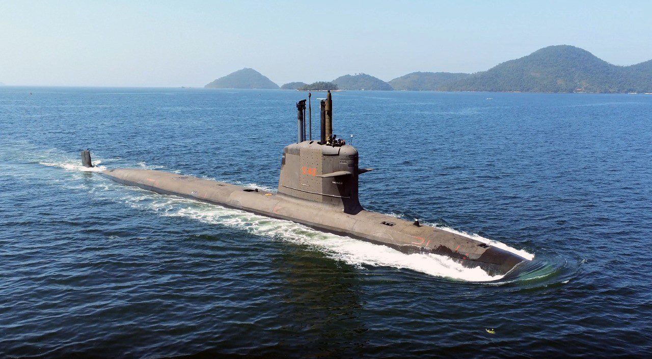 [Imagen: Submarino-Riachuelo-navegando-na-superfi...-vez-2.jpg]