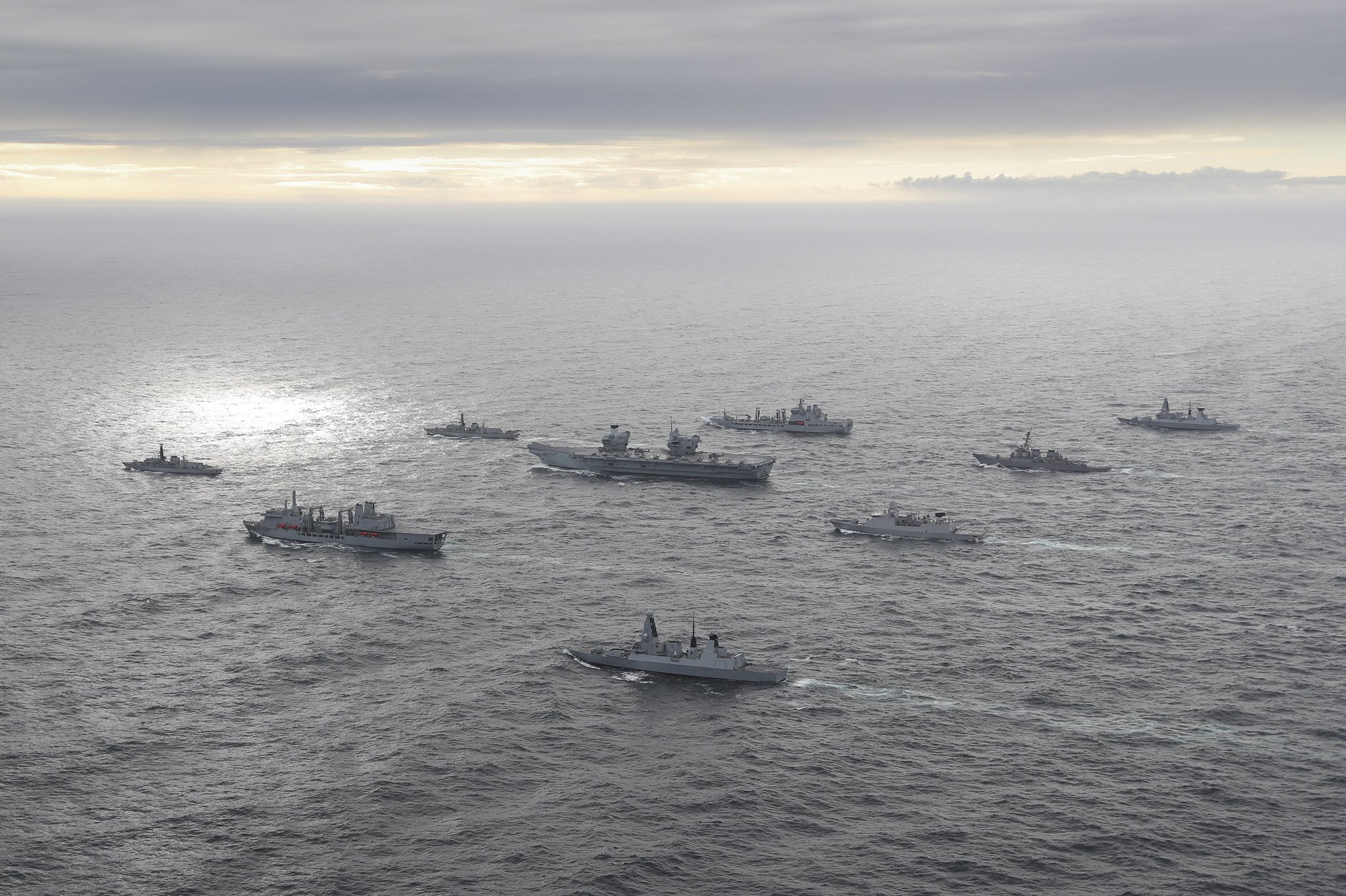 ARMADA BRITANICA (Royal Navy) - Página 20 Carrier-Strike-Group-do-Reino-Unido