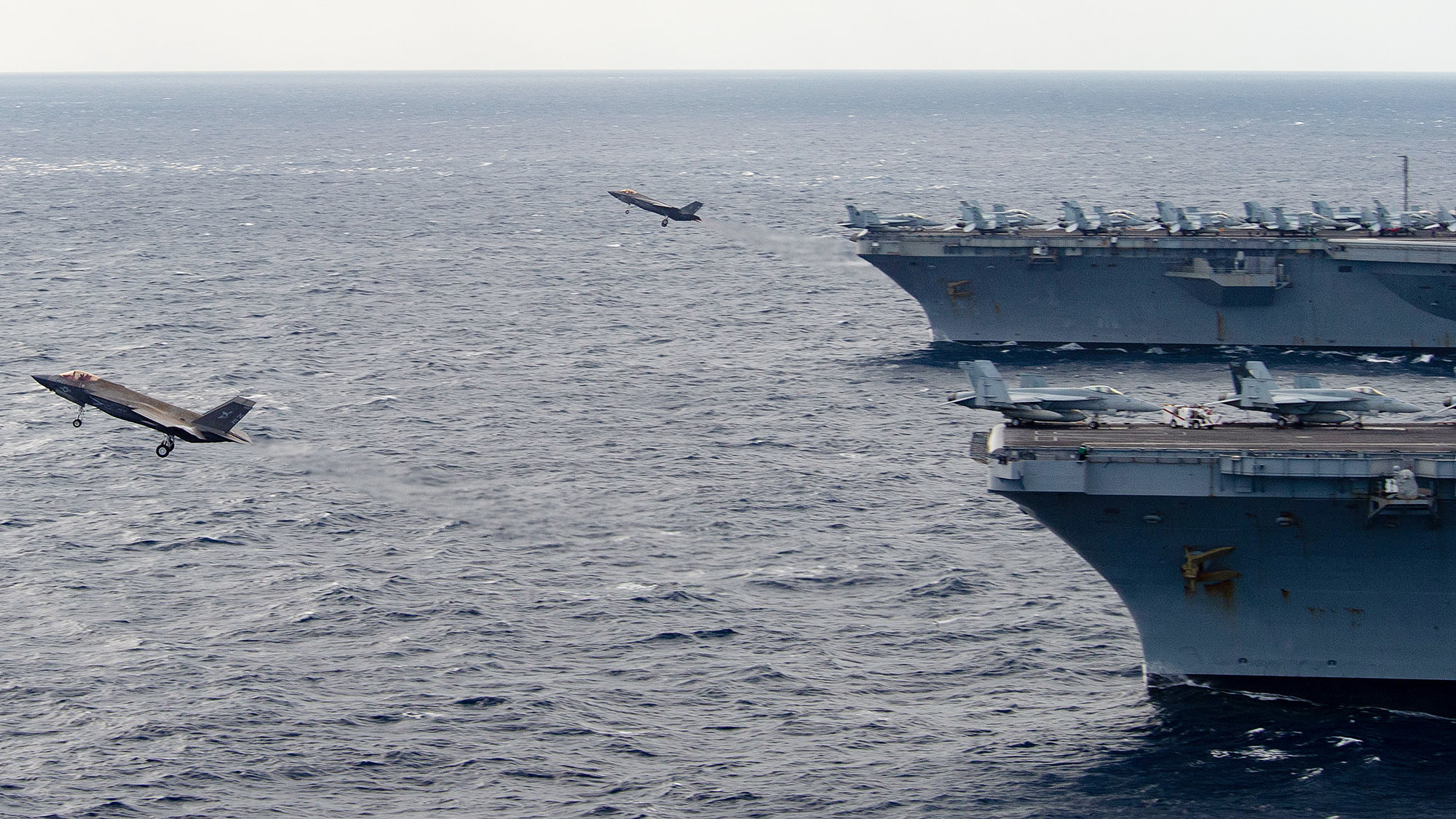 EUA e China operam porta-aviões no Mar da China Meridional enquanto as  tensões aumentam - Poder Naval