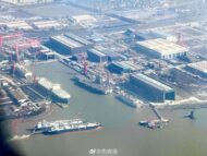 IMAGENS: Novo porta-aviões chinês ‘Fujian’ com um modelo do caça J-35 no convoo