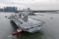 HMS Prince of Wales chega a Singapura e reforça presença naval britânica no Indo-Pacífico