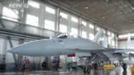 VÍDEO: A linha de montagem do caça chinês J‑15T ‘Flying Shark’ para operações CATOBAR