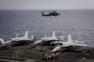 Marinha dos EUA perde duas aeronaves do porta-aviões USS Nimitz em um intervalo de 30 minutos