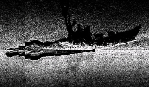 Imagem obtida pelo sonar de varredura lateral Teledyne Benthos C3D do casco do ex-CT Paraíba – D 28, soçobrado no litoral do Rio de Janeiro. (foto: CCSM)