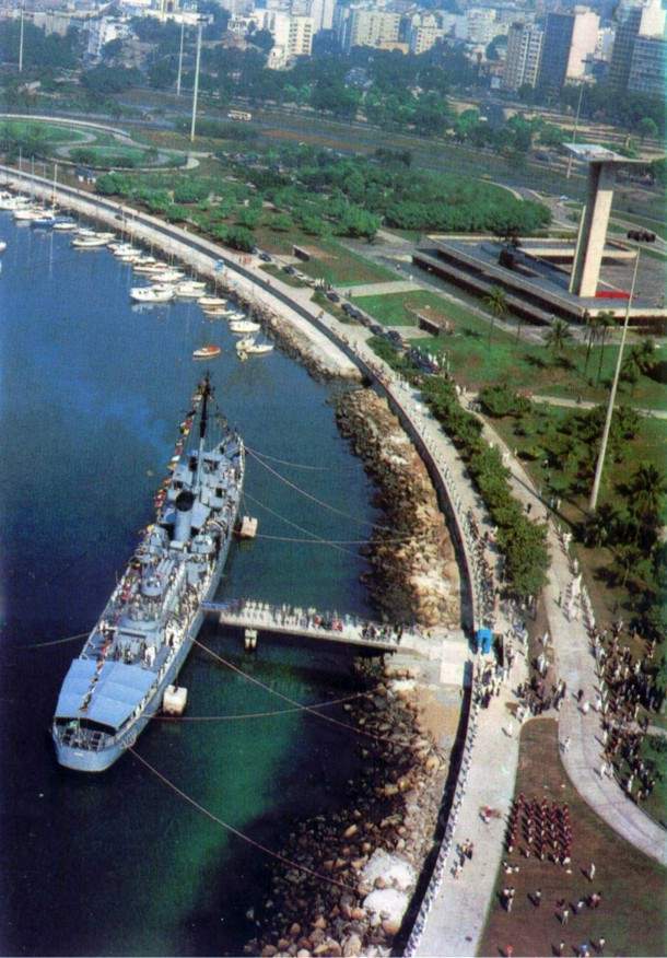 Aspecto da cerimônia de inauguração do Navio-Museu Bauru, em 21 de julho de 1982. (foto: reprodução de Cartão Postal)