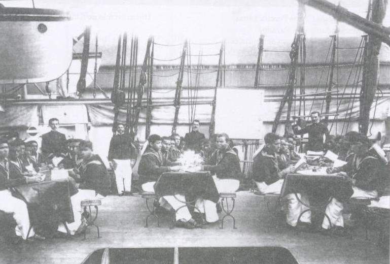Cabos e Marinheiros durante uma aula no convés principal. (ilustração: via José Henrique Mendes)
