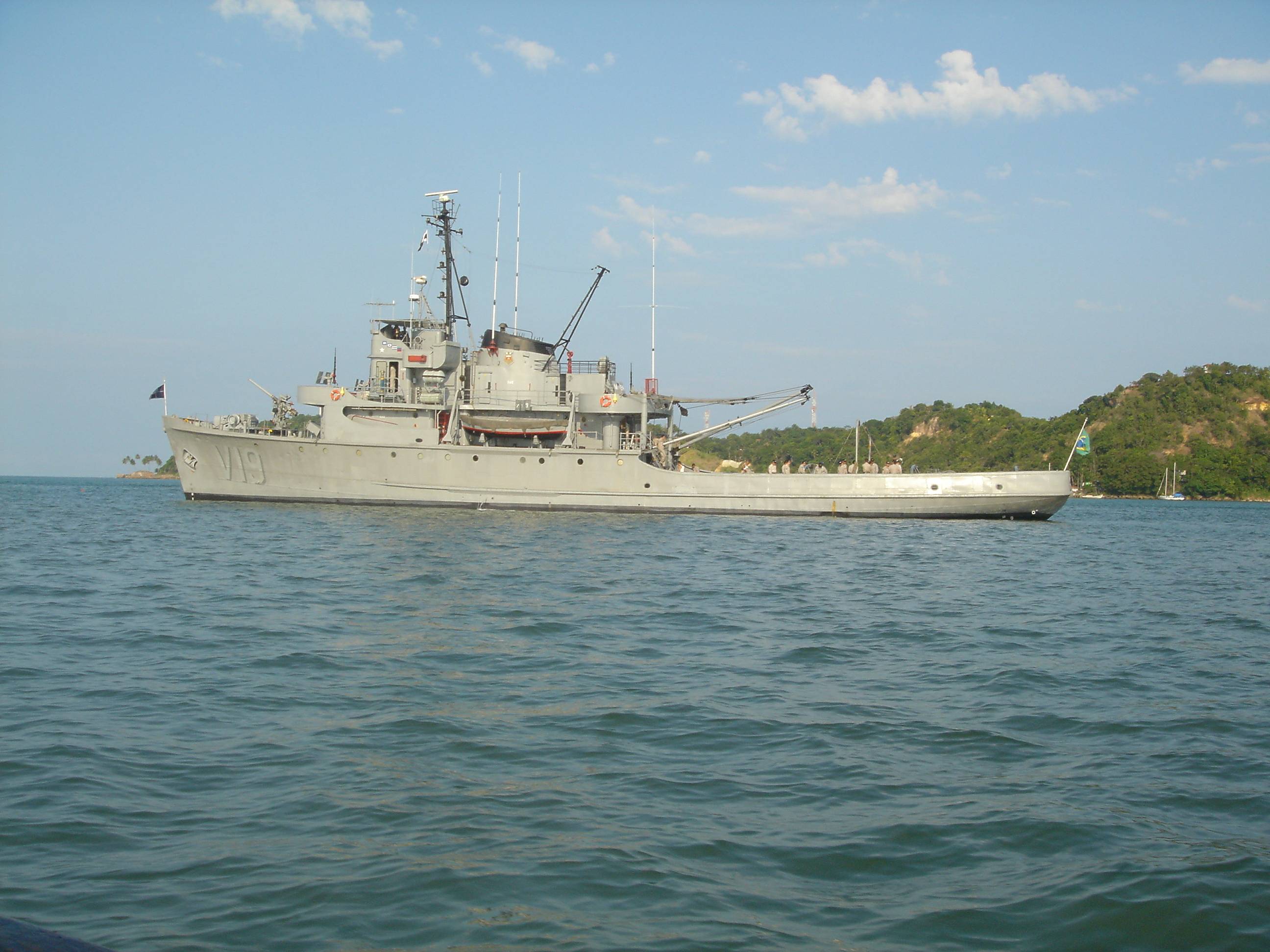 A Caboclo junto ao litoral, provavelmente da Bahia, na tarde de 21 de setembro de 2005. (foto Corveta, via Base Naval de Aratu).