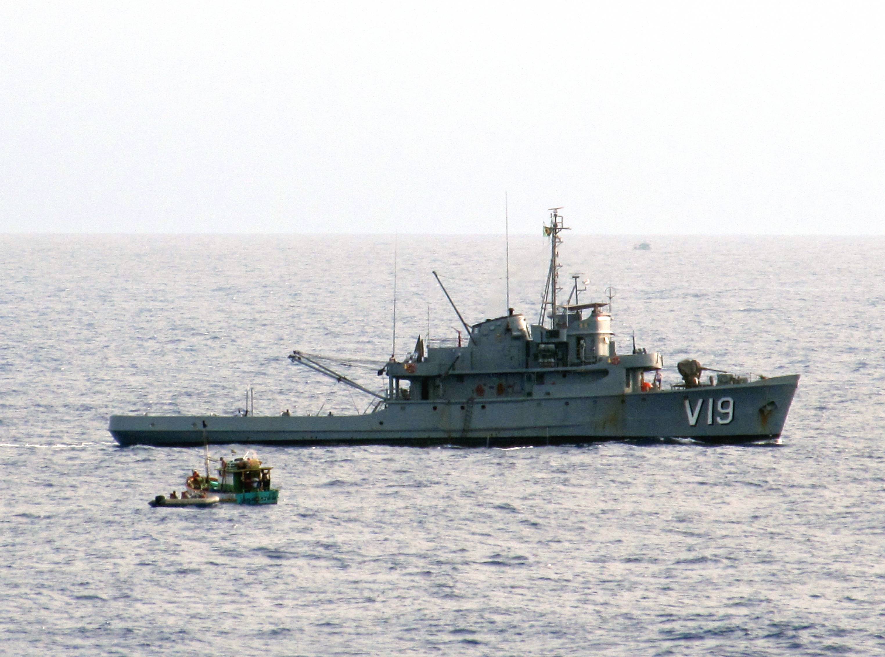 A Corveta Caboclo operando em águas do nordeste brasileiro. (foto: Junior Ito San, via Rogério Cordeiro – 22/11/2012)