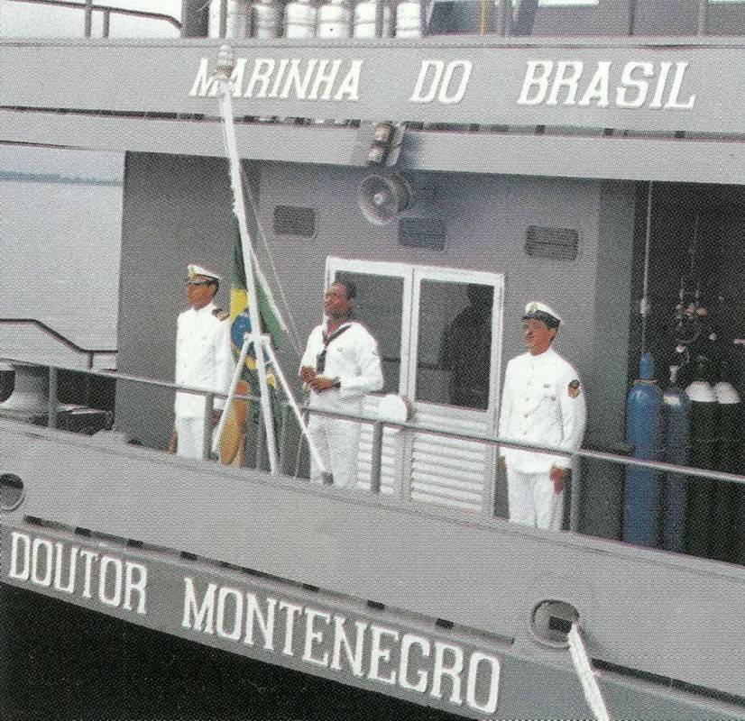 Cerimônia de Mostra de Armamento e incorporação a Armada do NAsH Doutor Montenegro em 19 de maio de 2000. (foto: SRPM).