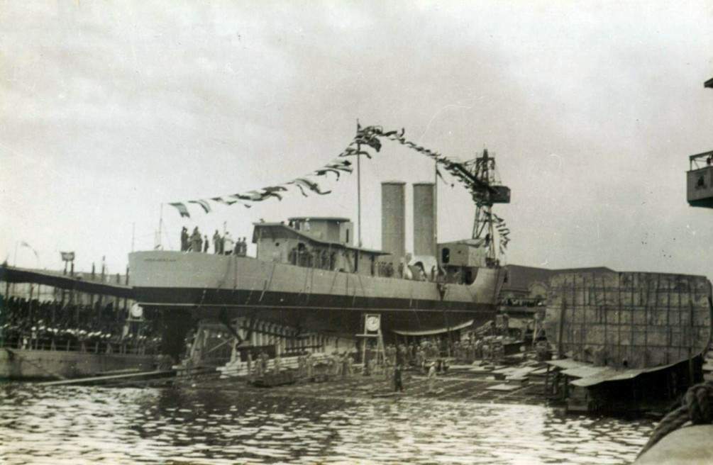 Cerimonia de lançamento ao mar do CT Greenhalgh - M 3, em 8 de julho de 1941. (foto: Marinha do Brasil, via coleção de Edson Lucas)