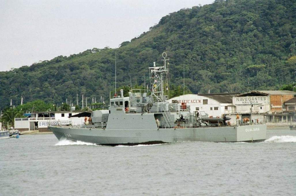 O NPa Guajará - P 44, entrando no porto de Santos-SP. (foto: Marcelo M. Lopes da Silva - 17/10/04)