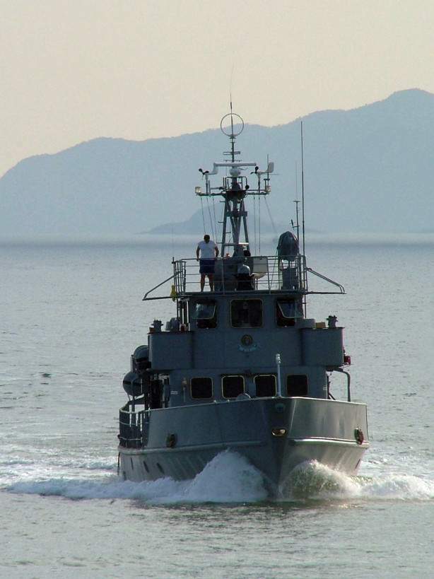 O AvIn Guarda-Marinha Jansen - U 11, visto de proa. (foto: Yuri Hannes Nousiainen)