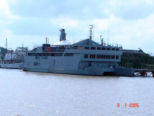O NA Pará - U 15, na Base Naval de Val-de-Cães, em Belém do Pará. (foto: ?, via José Henrique Mendes).