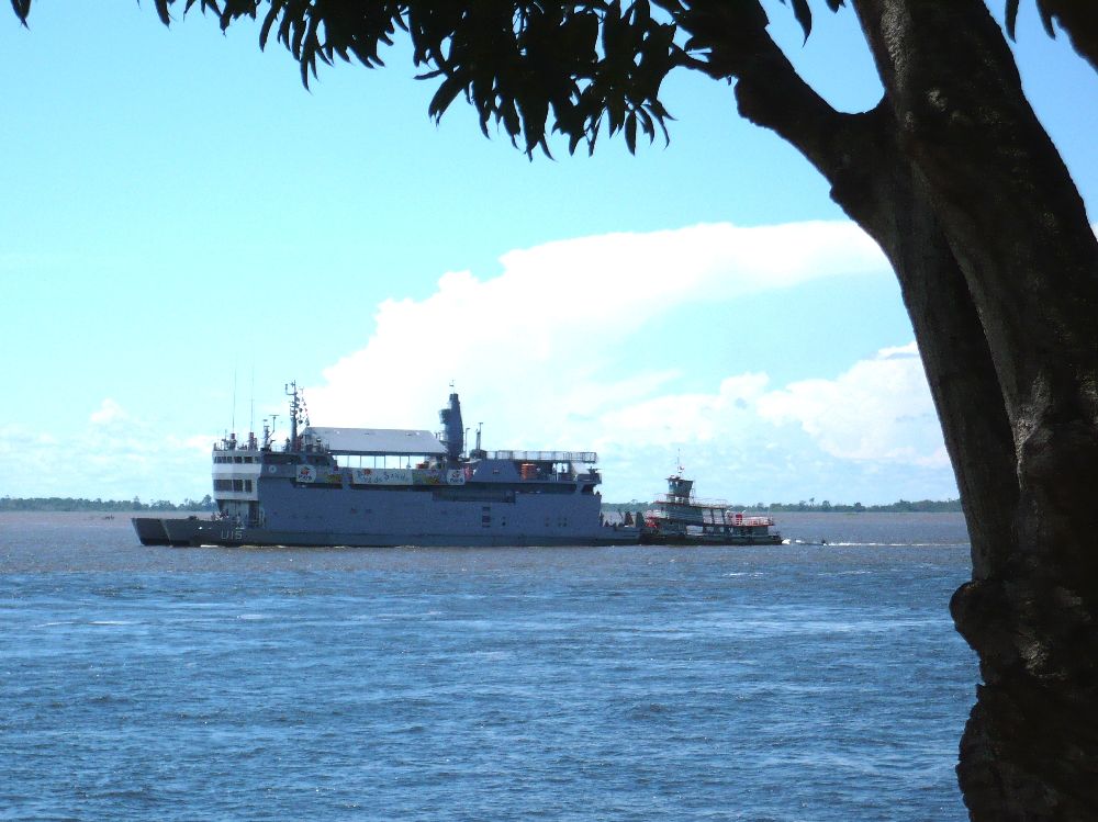 O Pará navegando com o auxilio de um Empurrador Fluvial. (foto: coleção de G. Piza, via Rogério Cordeiro)