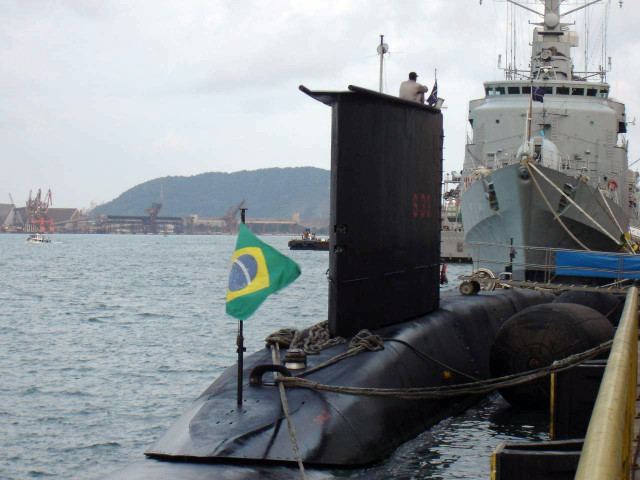 O S Tapajó, atracado em Santos em 20 de agosto de 2005. (foto: NGB - Guilherme Secatto)