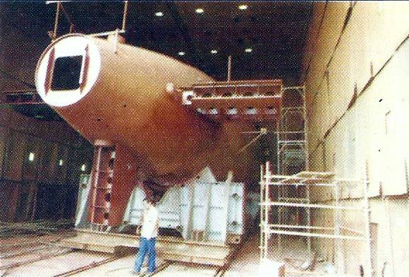 Transporte da seção de ré da Oficina de Montagem para o Dique Almirante Schieck. (foto: SDM)