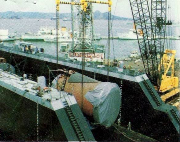 Colocação da seção de maquinas no Dique Almirante Schieck. (foto: SDM)